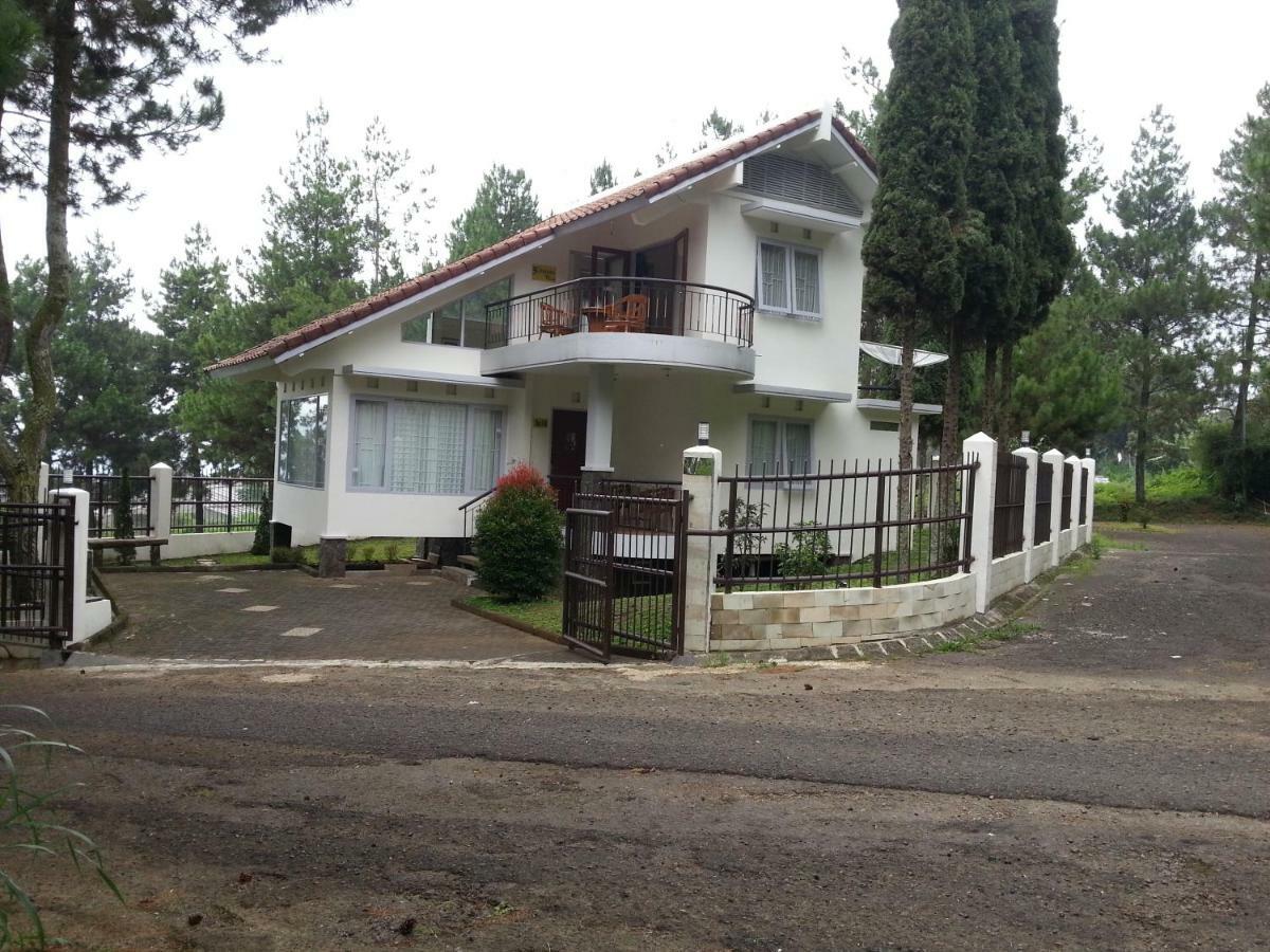 Villa 5Cemara Lembang Exterior foto