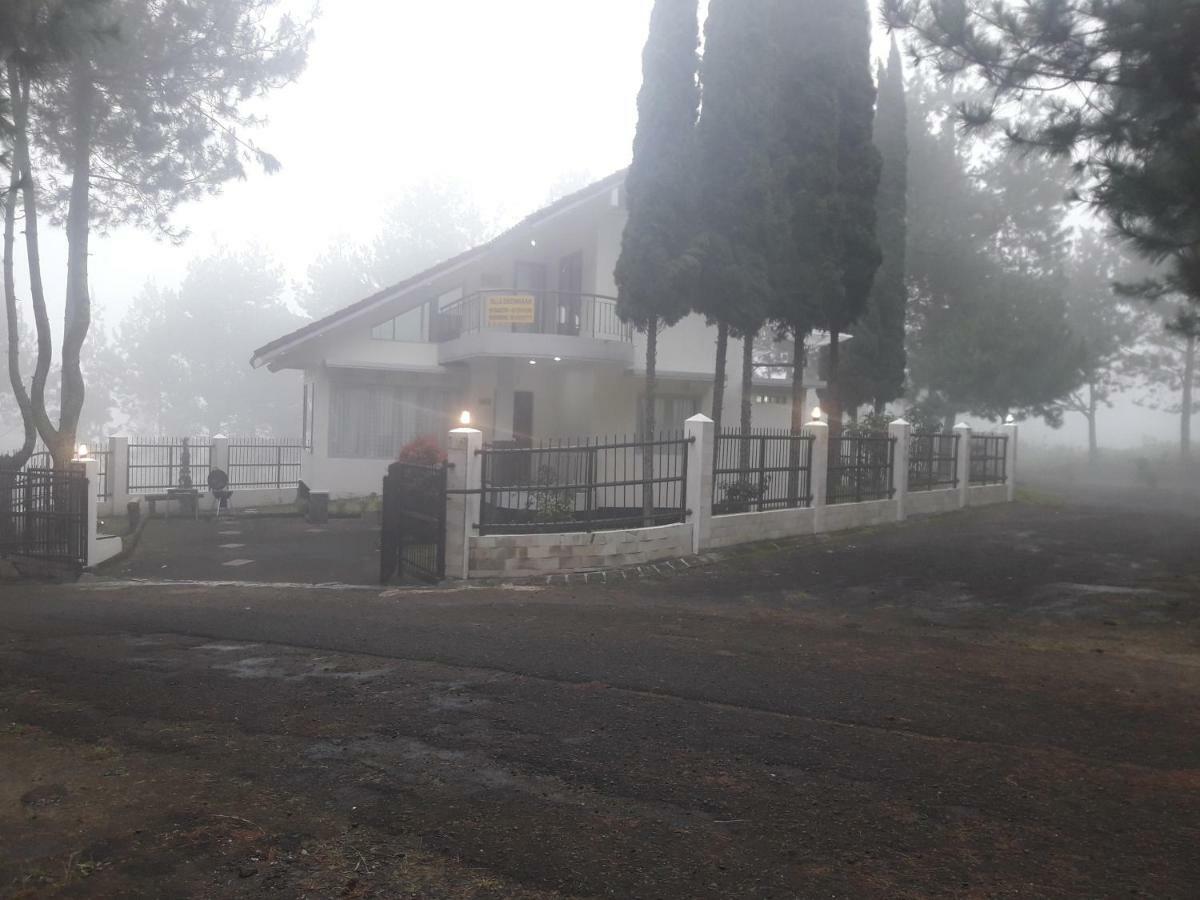 Villa 5Cemara Lembang Exterior foto
